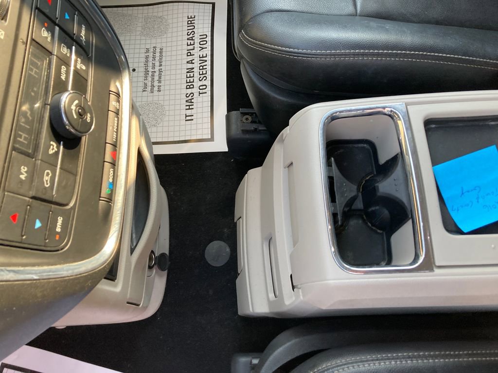 Used 2016 Chrysler Town & Country Touring image 36