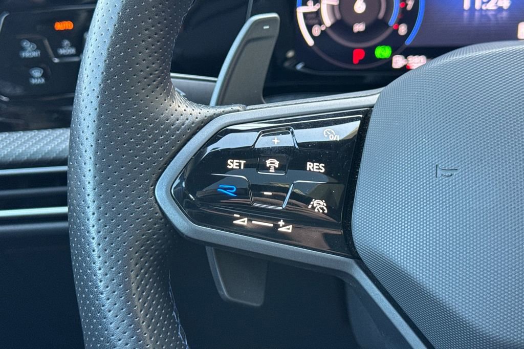 Used 2024 Volkswagen Golf R image 29