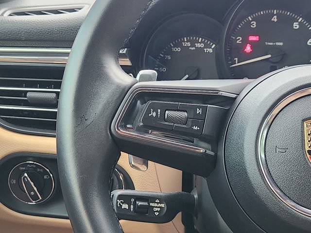 Used 2025 Porsche Macan AWD/4WD image 28