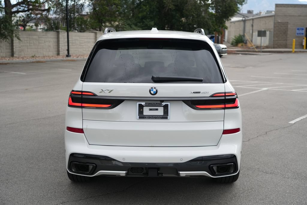 Used 2027 BMW X7 xDrive40i w/ M Sport Package AWD/4WD image 4