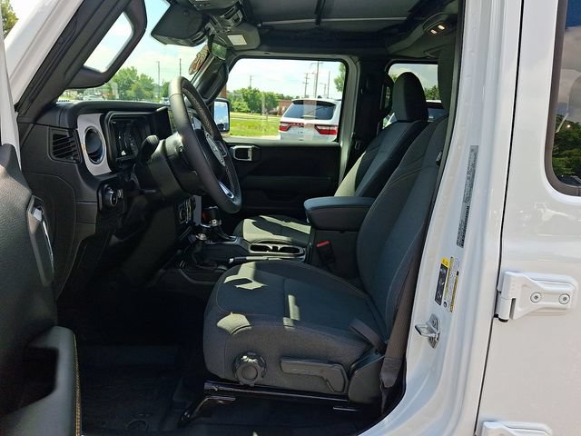 Used 2025 Jeep Wrangler Unlimited Sahara w/ Safety Group AWD/4WD image 13