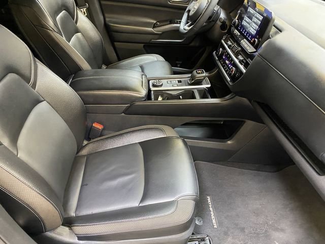 Used 2024 Nissan Pathfinder SL AWD/4WD image 25