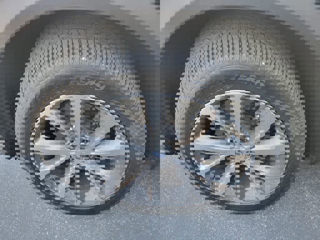 Used 2025 Ford Explorer Platinum w/ Ultimate Package image 2