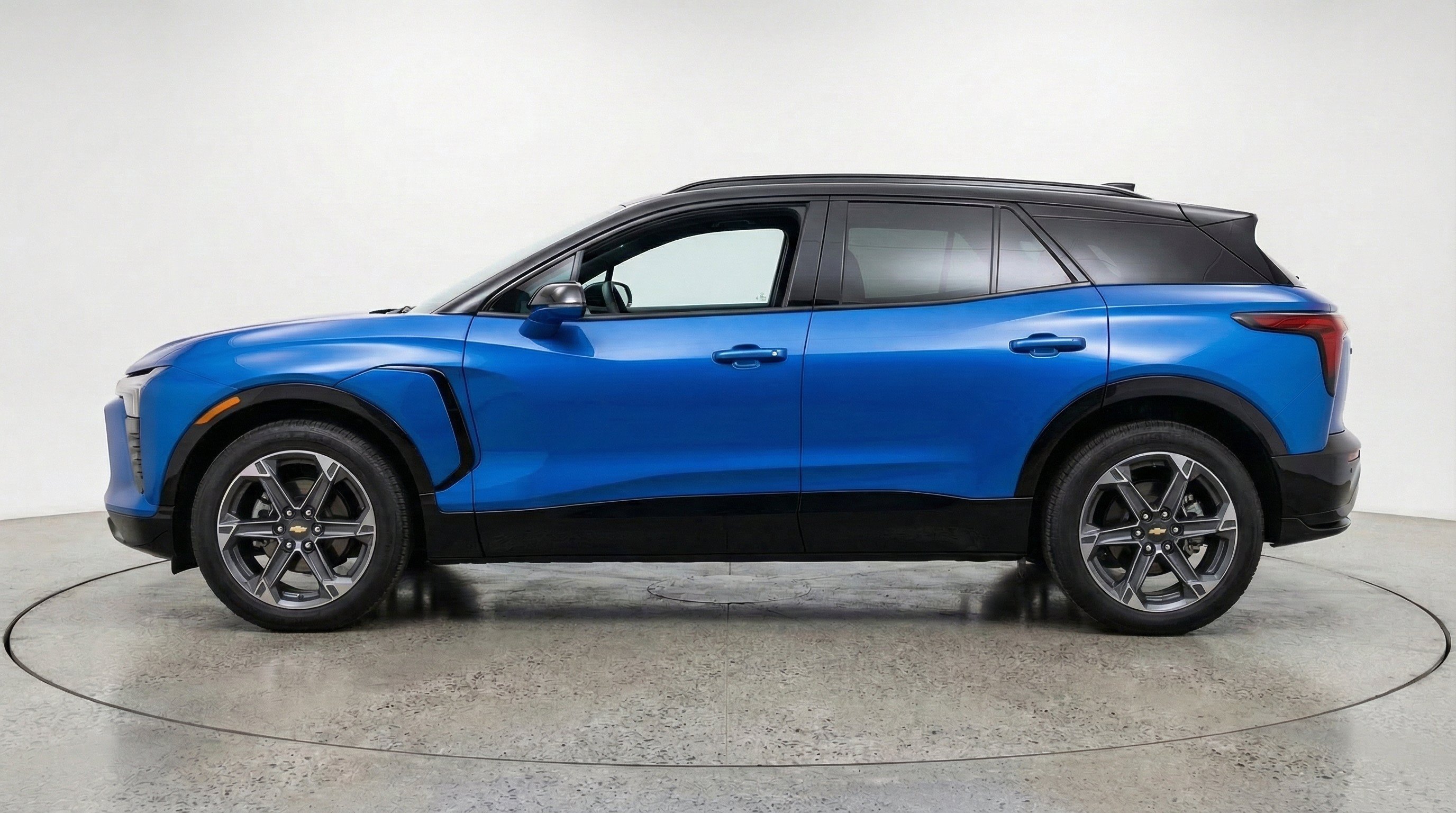 Used 2025 Chevrolet Blazer LT FWD image 5