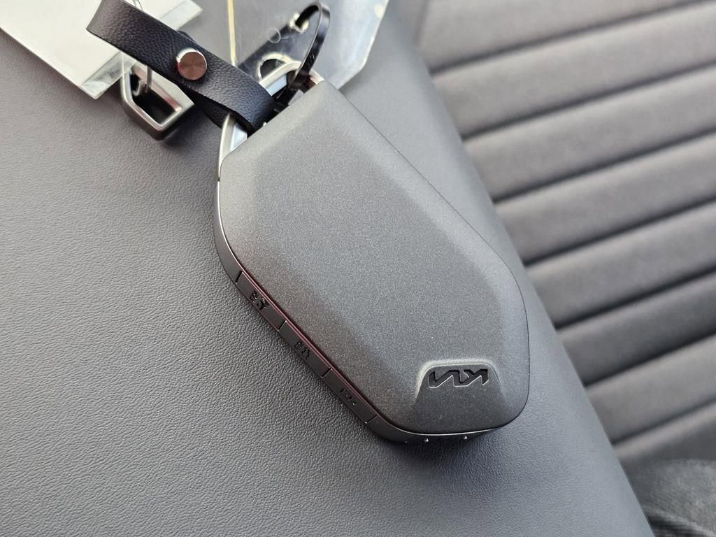 New 2025 Kia K4 EX image 29
