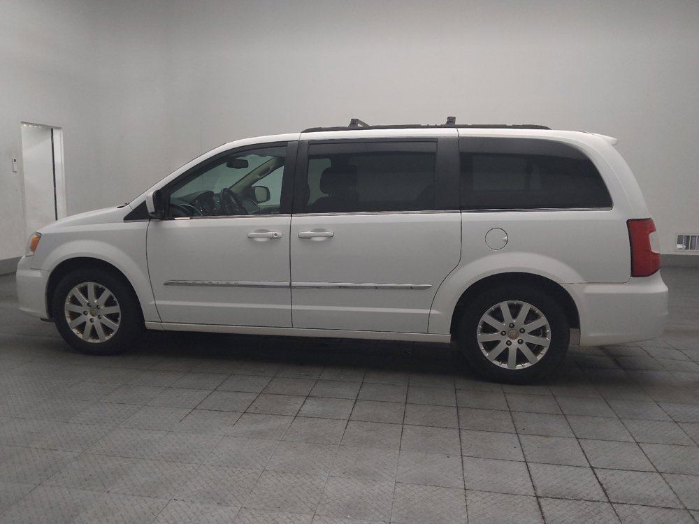 Used 2016 Chrysler Town & Country Touring FWD image 3