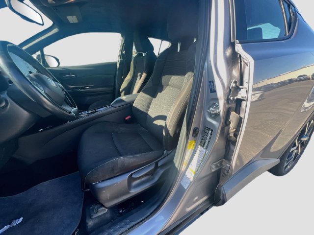 Used 2019 Toyota C-HR XLE FWD image 6