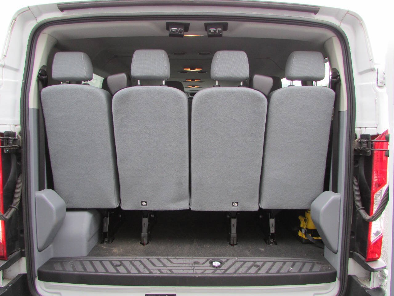 Used 2015 Ford Transit 350 XLT RWD image 4