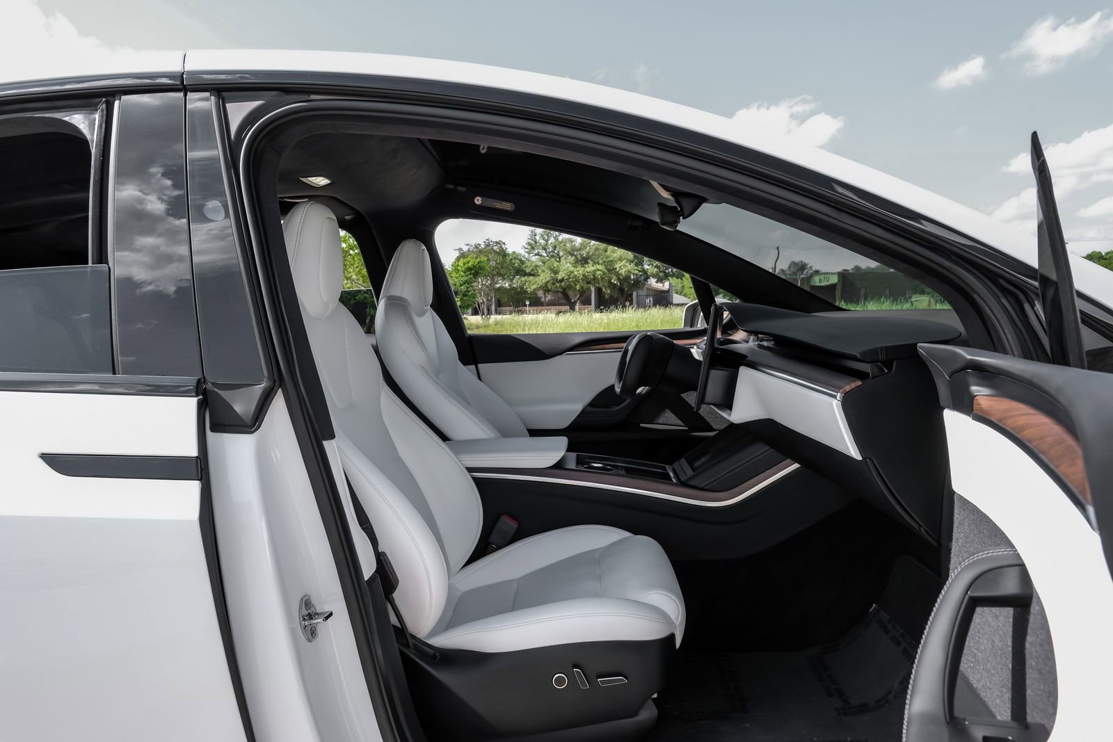 Used 2024 Tesla Model X AWD/4WD image 29