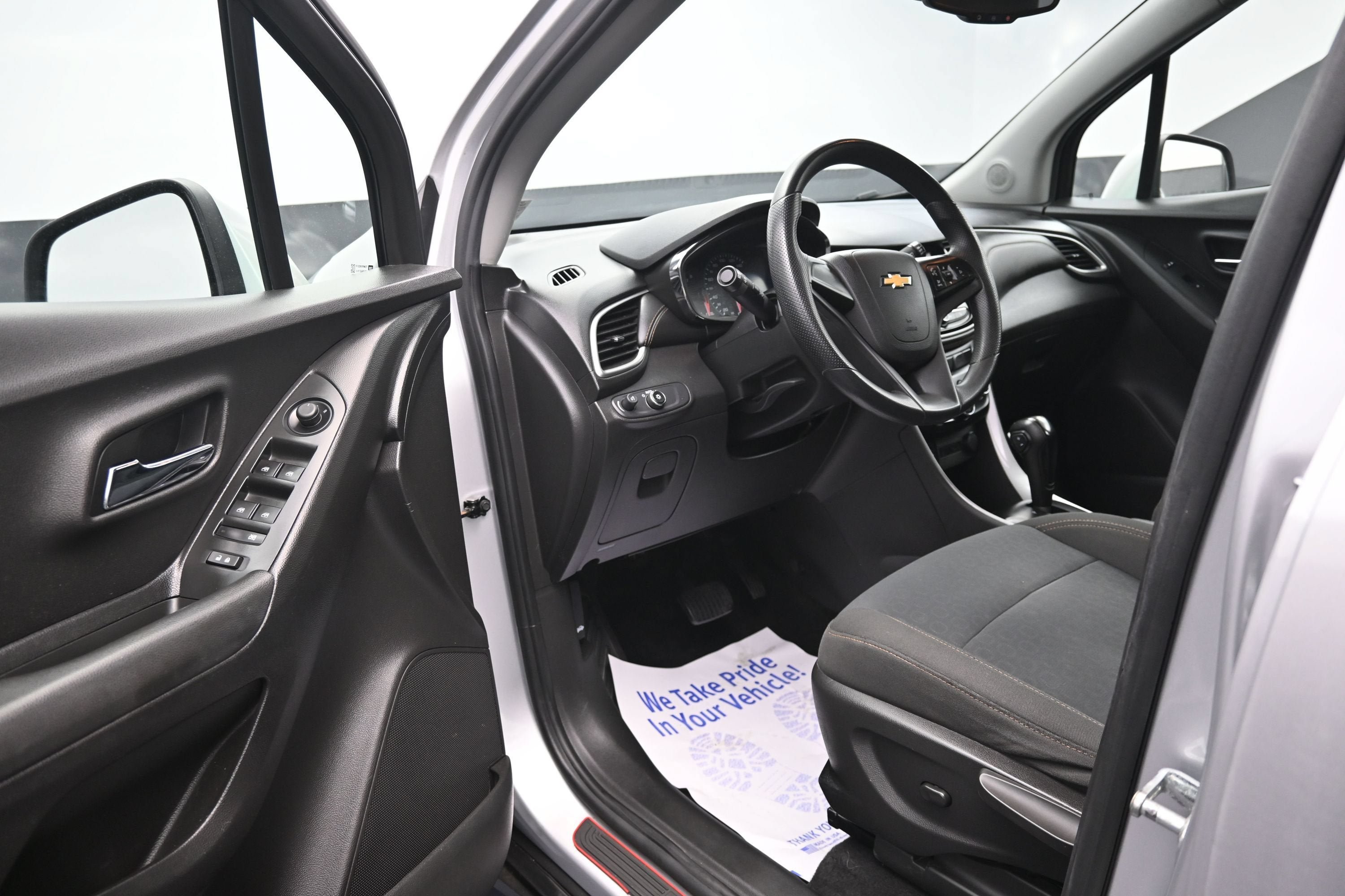 Used 2020 Chevrolet Trax LS FWD image 9