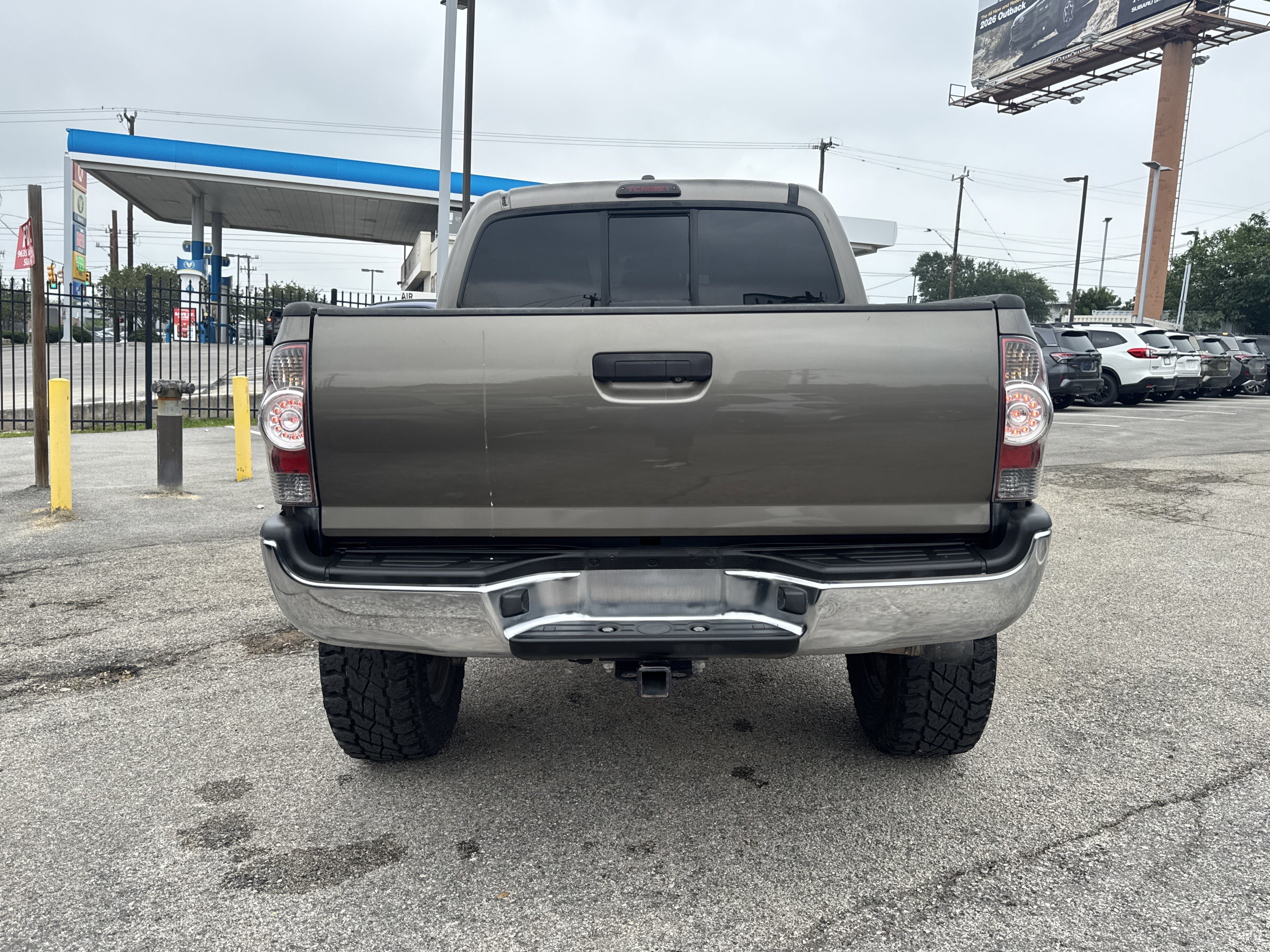 Used 2011 Toyota Tacoma PreRunner w/ SR5 Pkg #2 RWD image 4