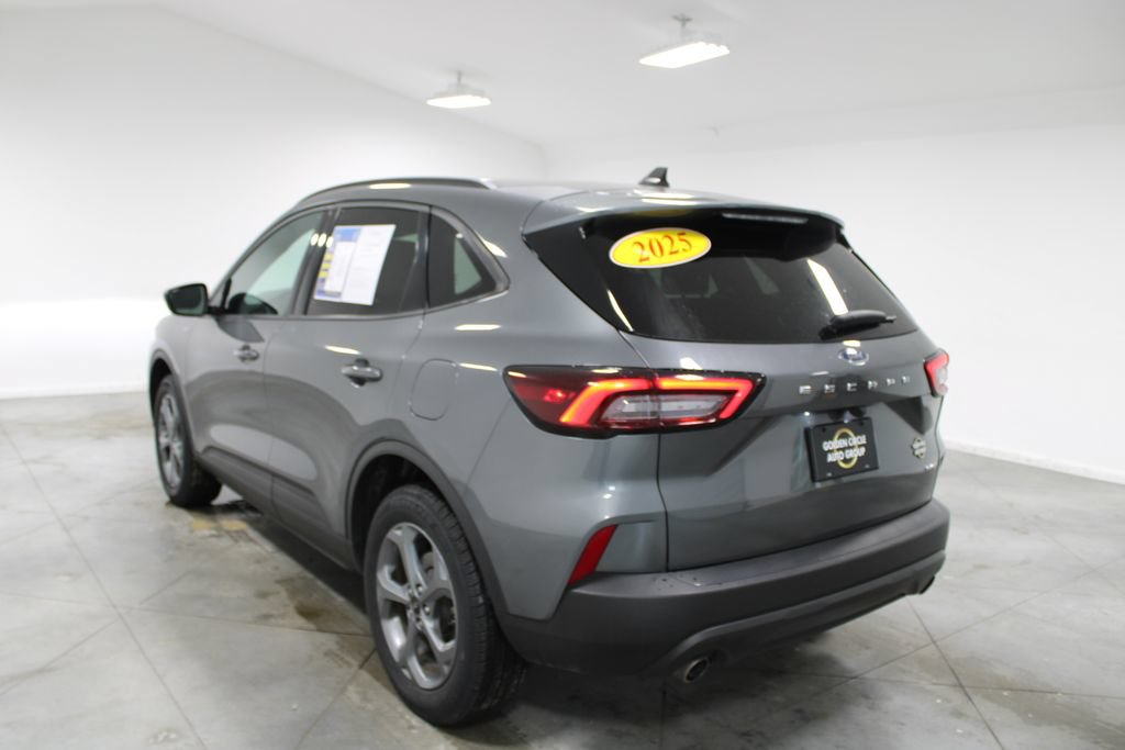 Used 2025 Ford Escape ST-Line AWD/4WD image 7