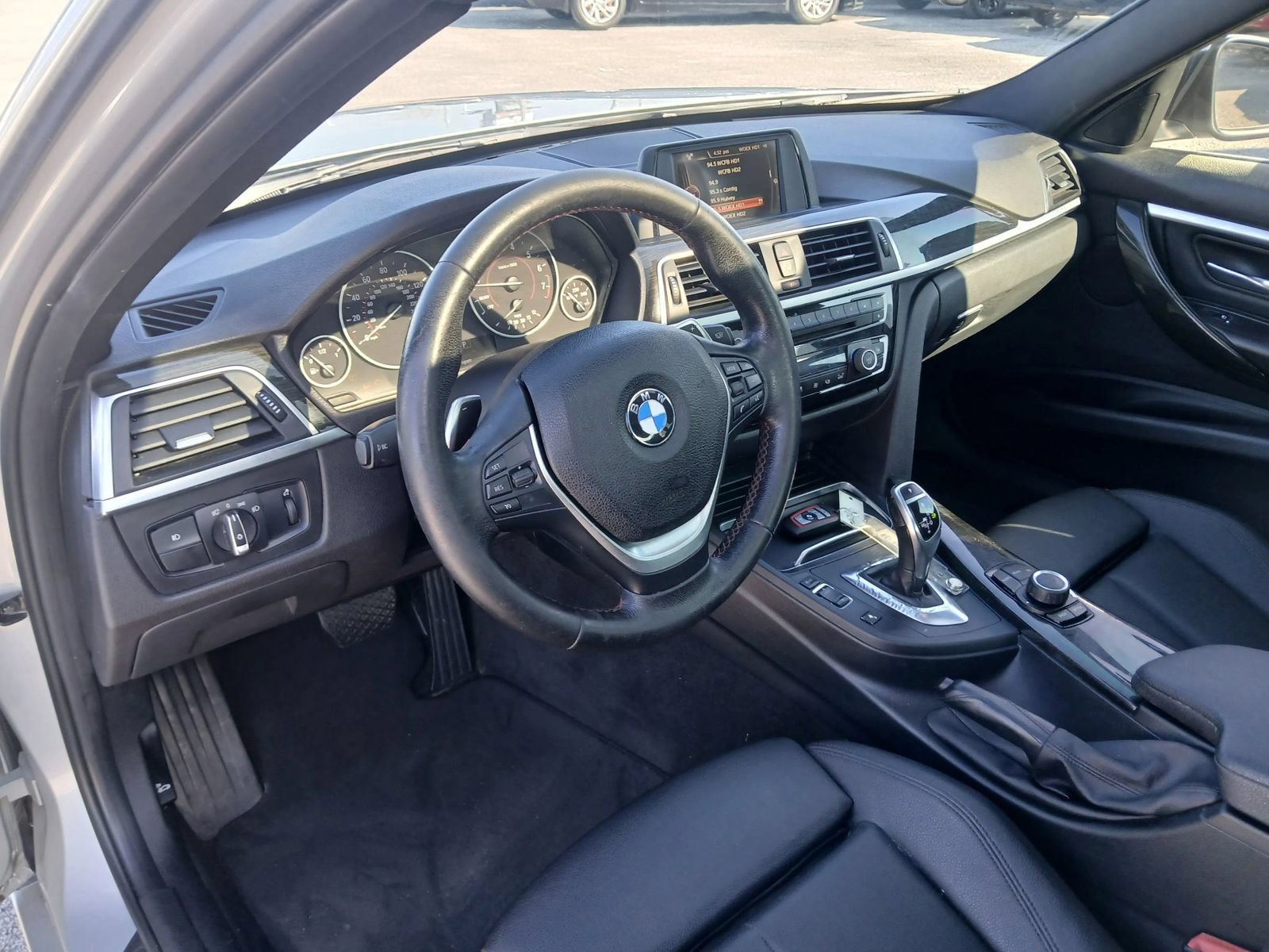 Used 2017 BMW 330i Sedan w/ Driver Assistance Package RWD image 7