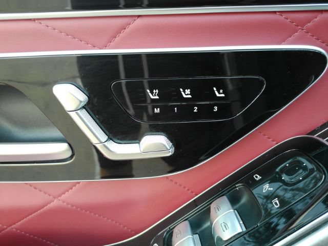 Used 2024 Mercedes-Benz S 580 4MATIC Sedan w/ AMG Line image 19