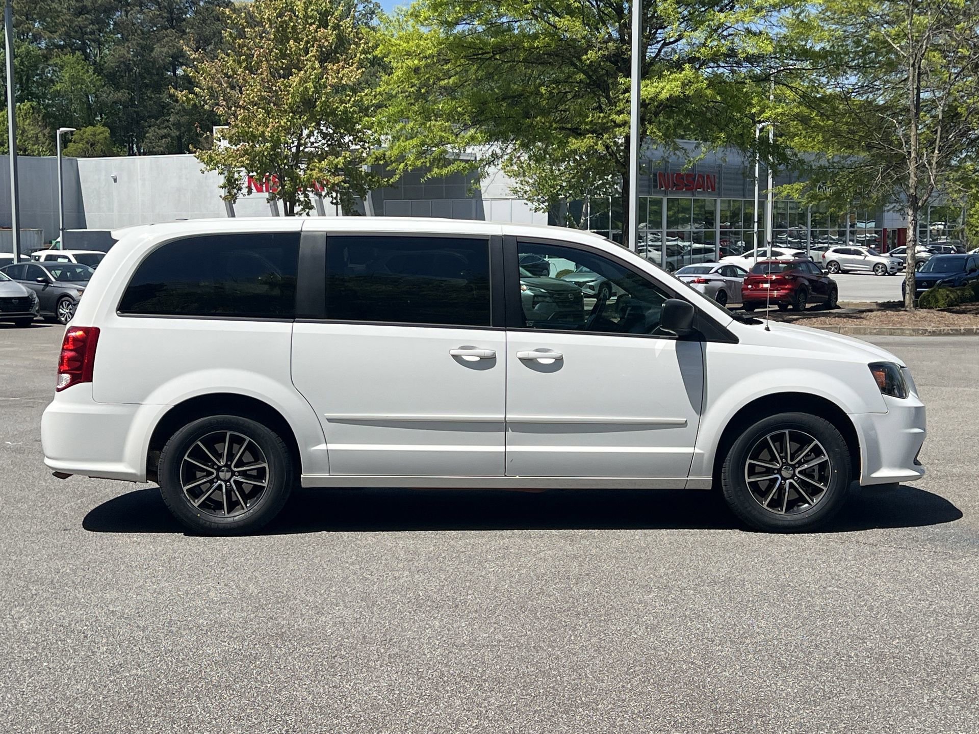 Used 2015 Dodge Grand Caravan SE w/ Quick Order Package 29E SE image 3