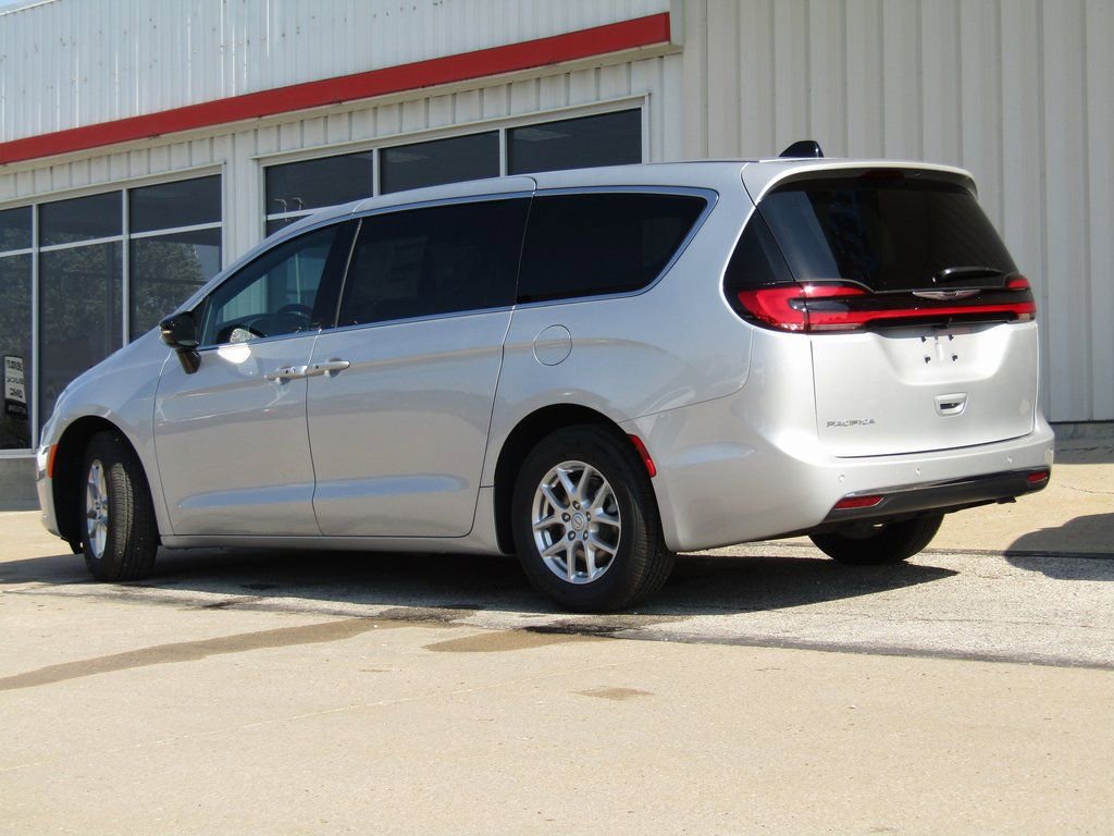 New 2026 Chrysler Pacifica Select image 10