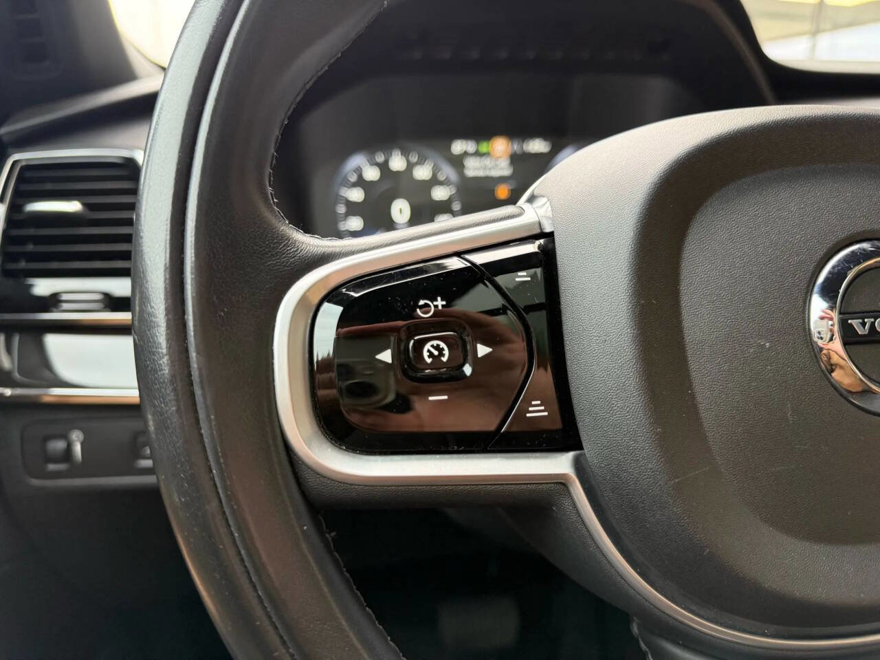 Used 2018 Volvo XC90 T6 Momentum w/ Convenience Package image 28