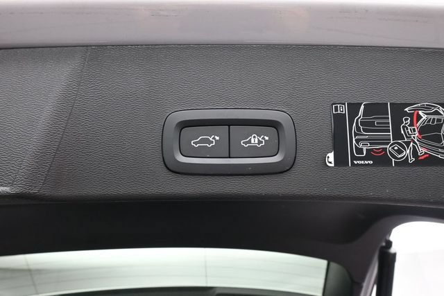 Used 2022 Volvo XC40 T4 Momentum FWD image 30