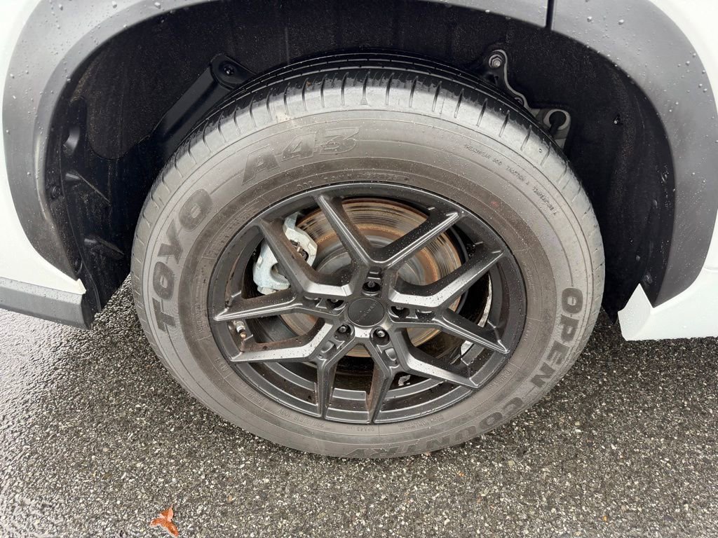 Used 2024 Toyota Highlander LE image 14