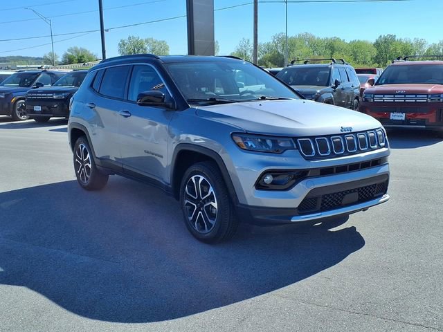 Used 2022 Jeep Compass Limited AWD/4WD image 11