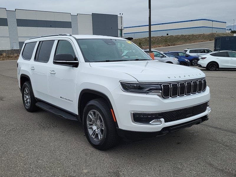 Used 2023 Jeep Wagoneer 4WD w/ HD Trailer Tow Package image 3