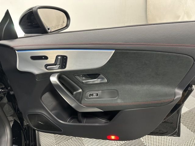 Used 2025 Mercedes-Benz CLA 250 4MATIC image 33