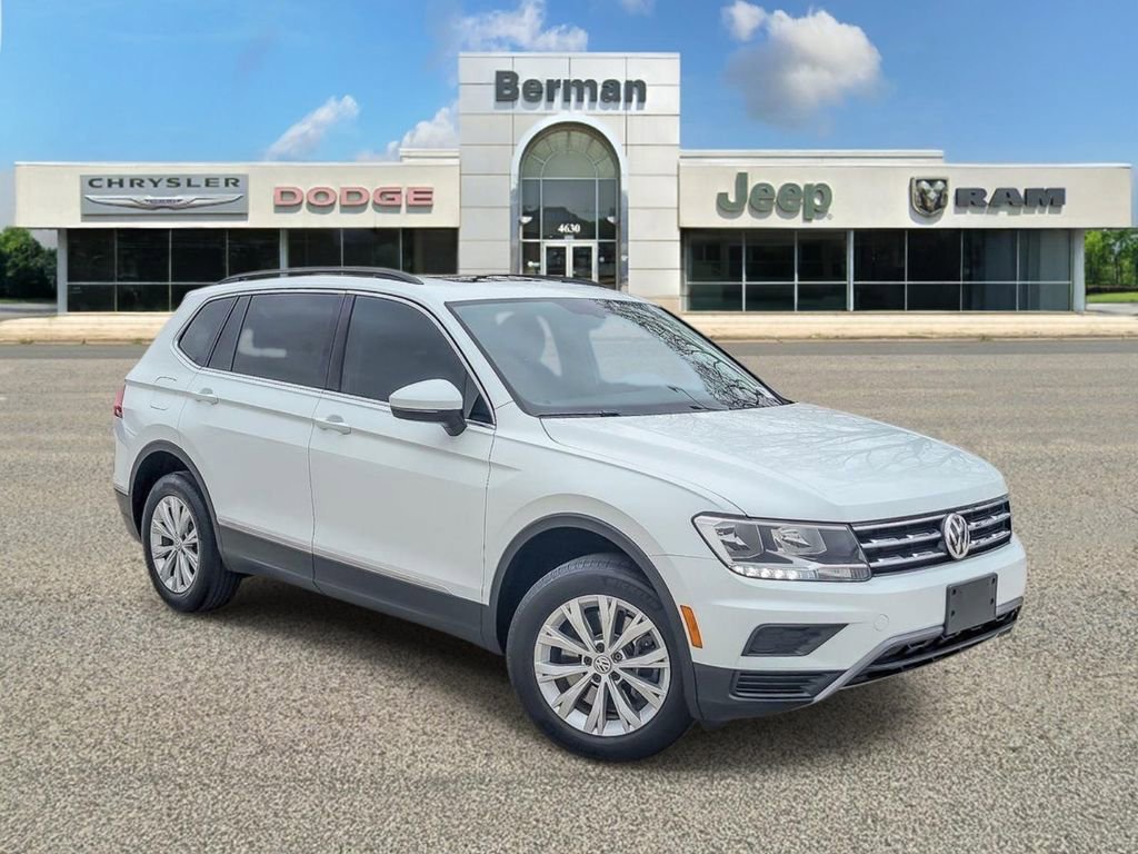Used 2018 Volkswagen Tiguan SE w/ Panoramic Sunroof Package image 1