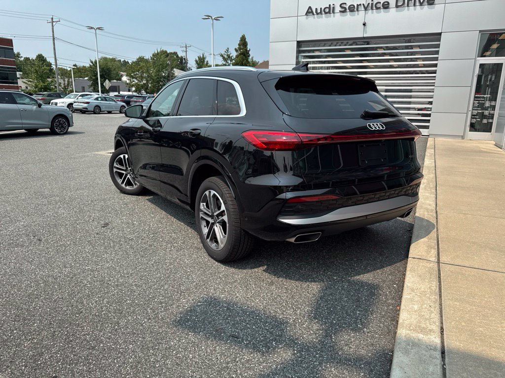 Certified 2025 Audi Q5 Premium w/ Convenience Package AWD/4WD image 4