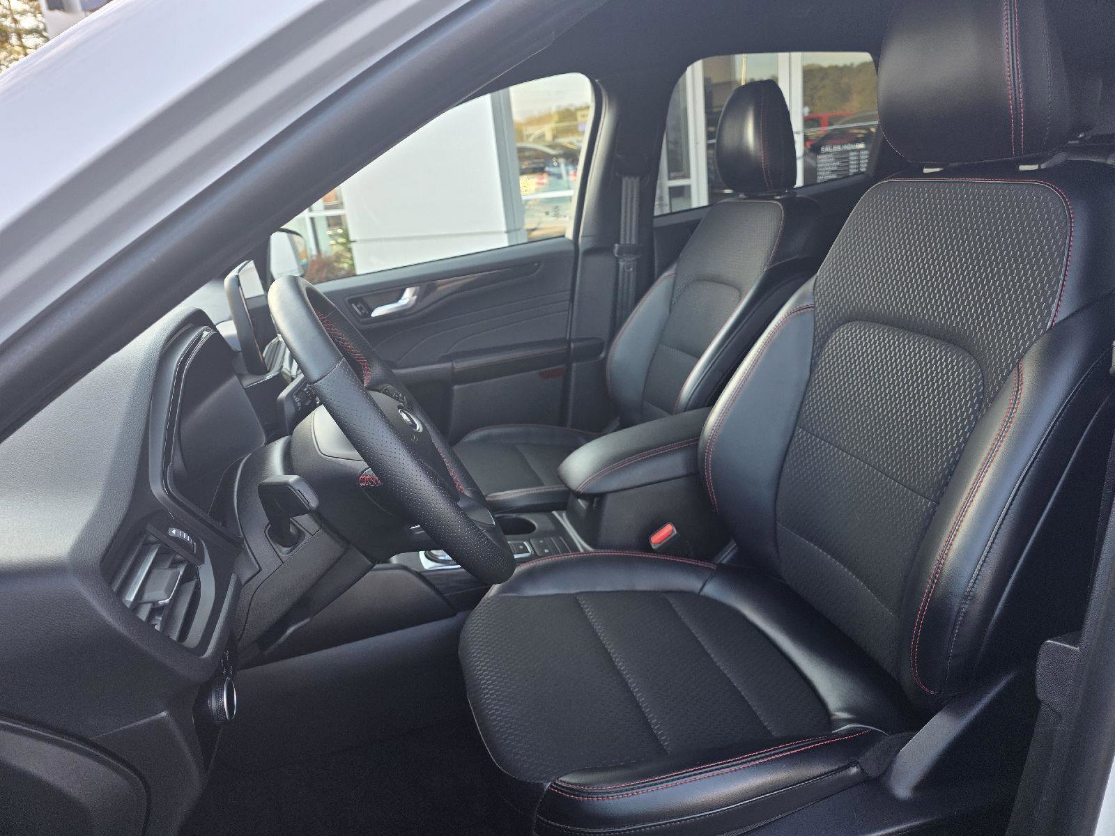 Used 2025 Ford Escape ST-Line image 9