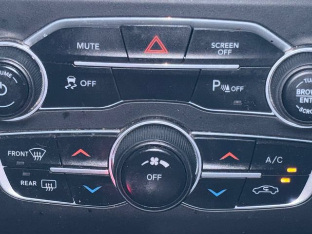 Used 2021 Dodge Charger SXT w/ Blacktop Package RWD image 5