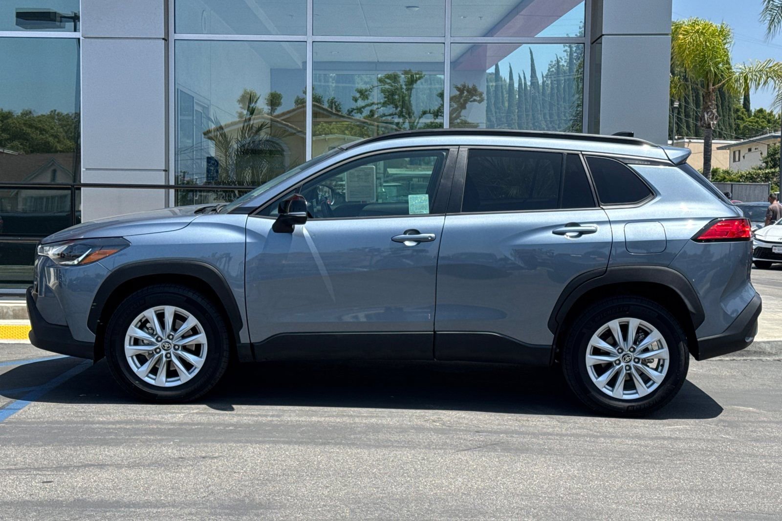 Certified 2025 Toyota Corolla Cross LE FWD image 9