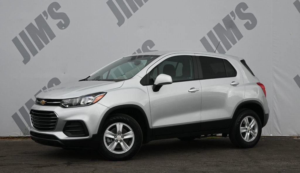 Used 2022 Chevrolet Trax LS w/ Tint and Cruise Package AWD/4WD image 1