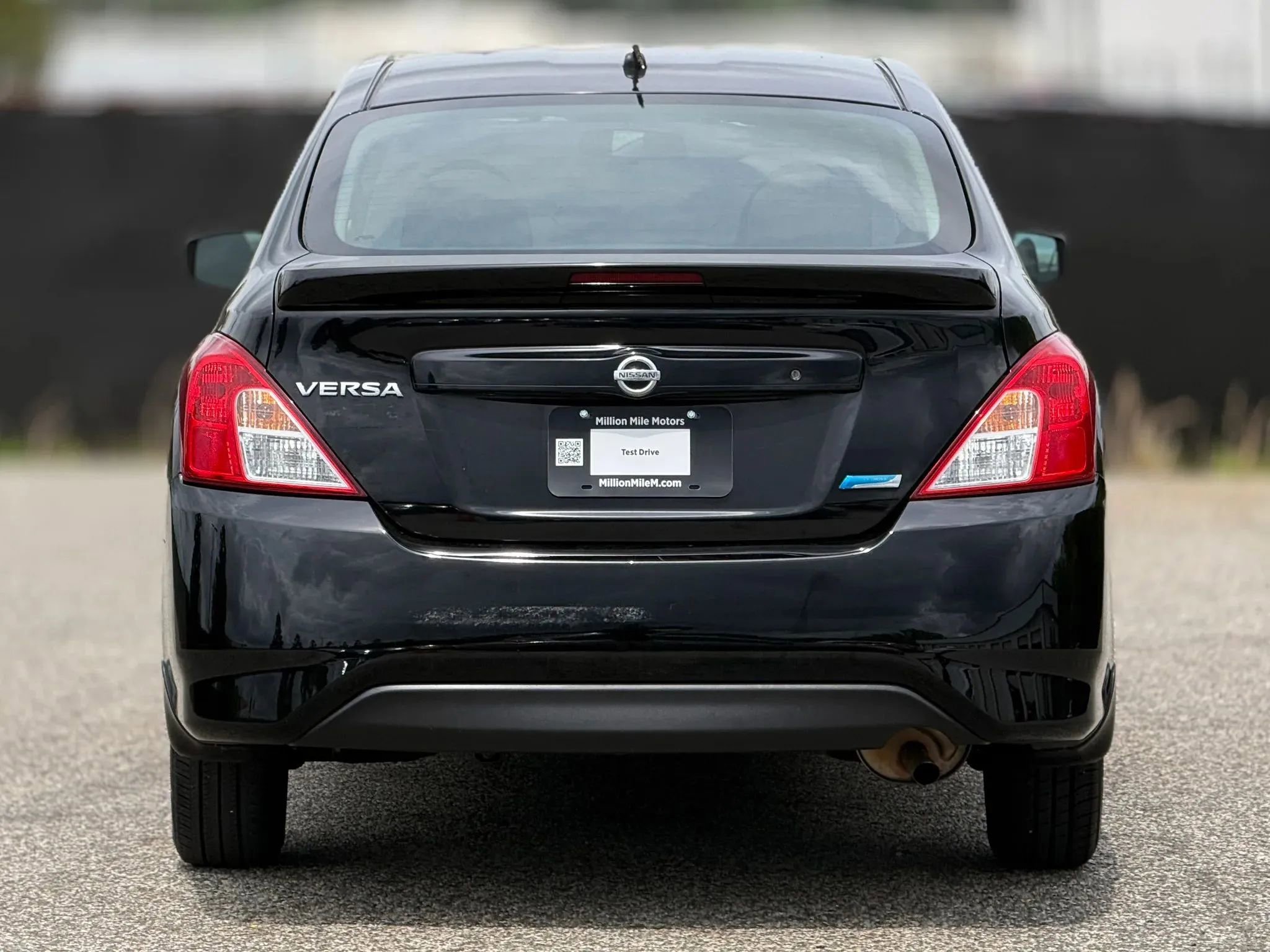 Used 2016 Nissan Versa S Plus FWD image 4