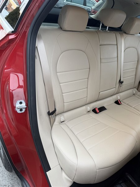 Used 2022 Mercedes-Benz GLC 300 4MATIC w/ Premium Package Lite image 52