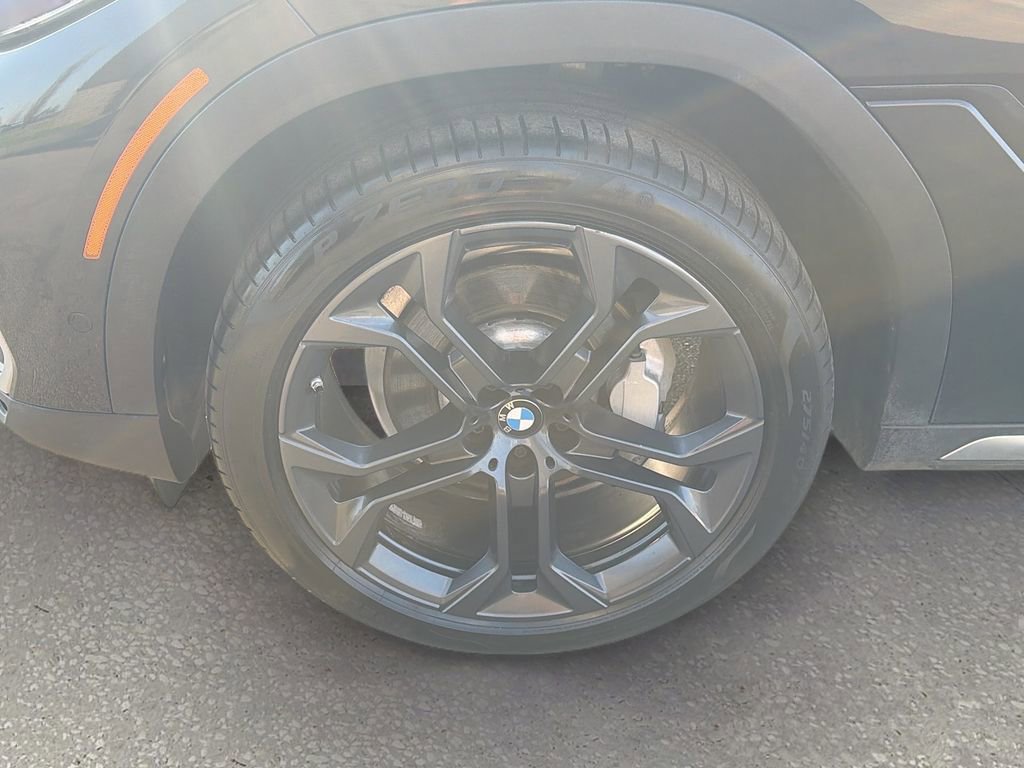 Used 2022 BMW X6 xDrive40i w/ Executive Package AWD/4WD image 39