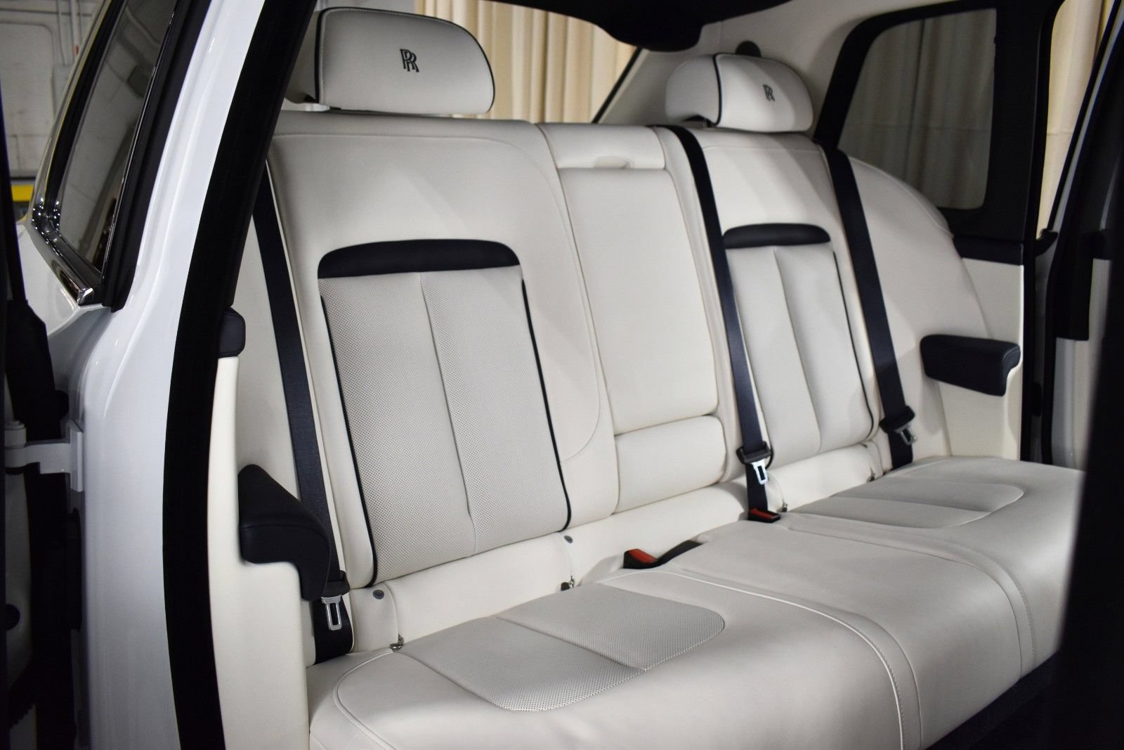 Certified 2024 Rolls-Royce Cullinan AWD/4WD image 28
