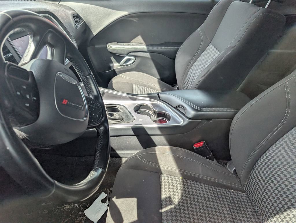 Used 2021 Dodge Challenger SXT image 8