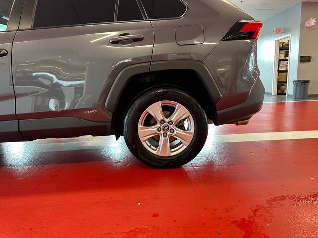 Certified 2021 Toyota RAV4 LE AWD/4WD image 28