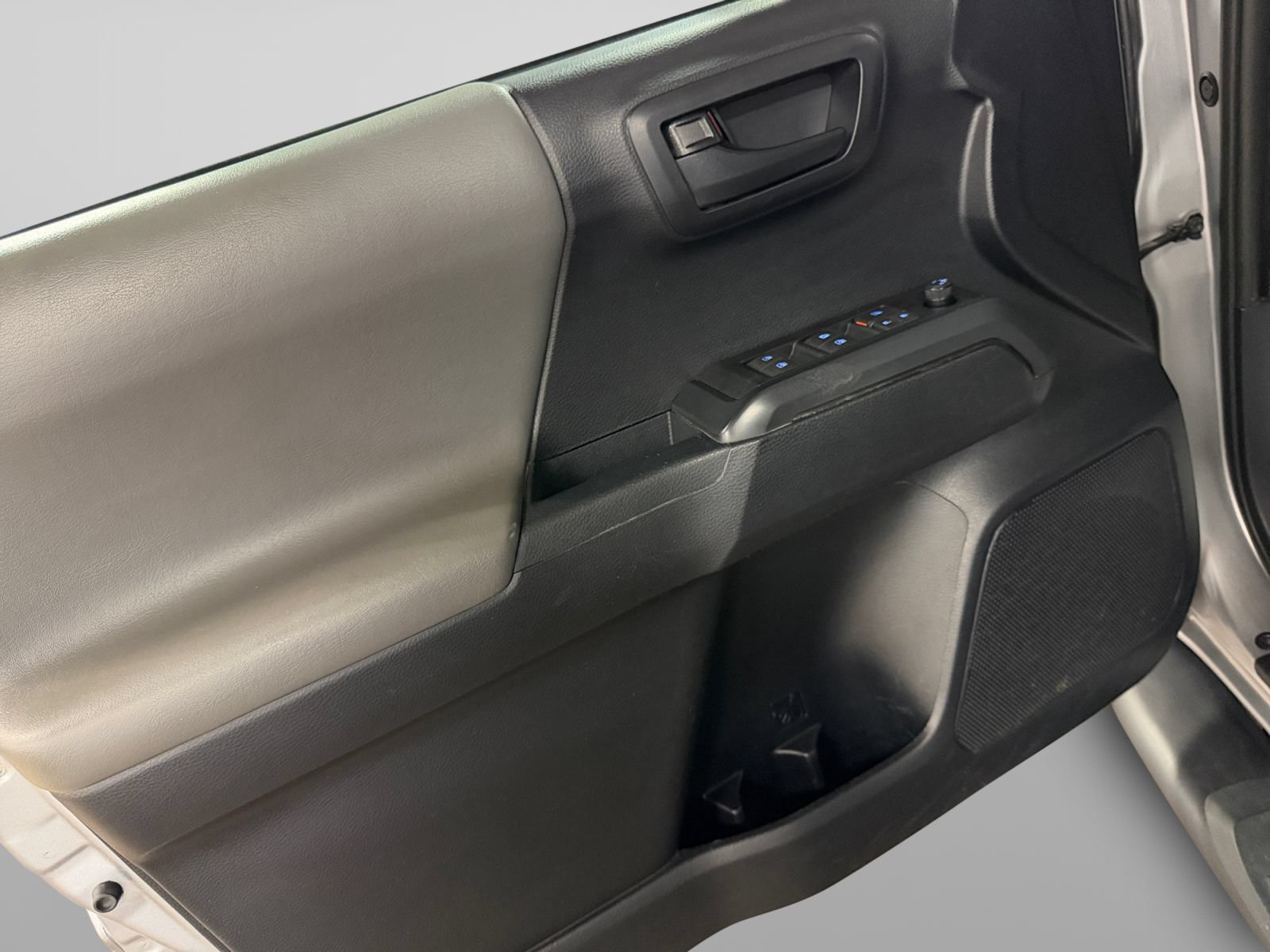 Used 2019 Toyota Tacoma SR w/ SR Convenience Package AWD/4WD image 16