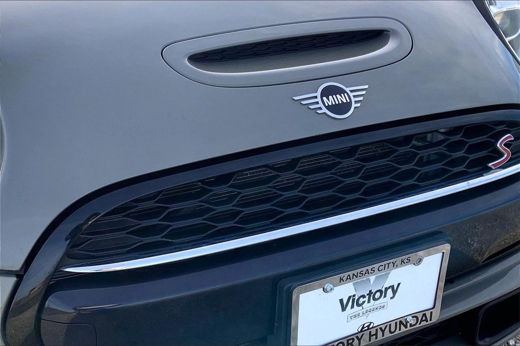 Used 2020 MINI Cooper S w/ Premium Package image 24