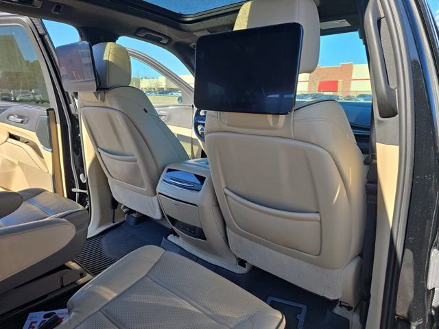 Used 2021 Cadillac Escalade Premium Luxury image 11