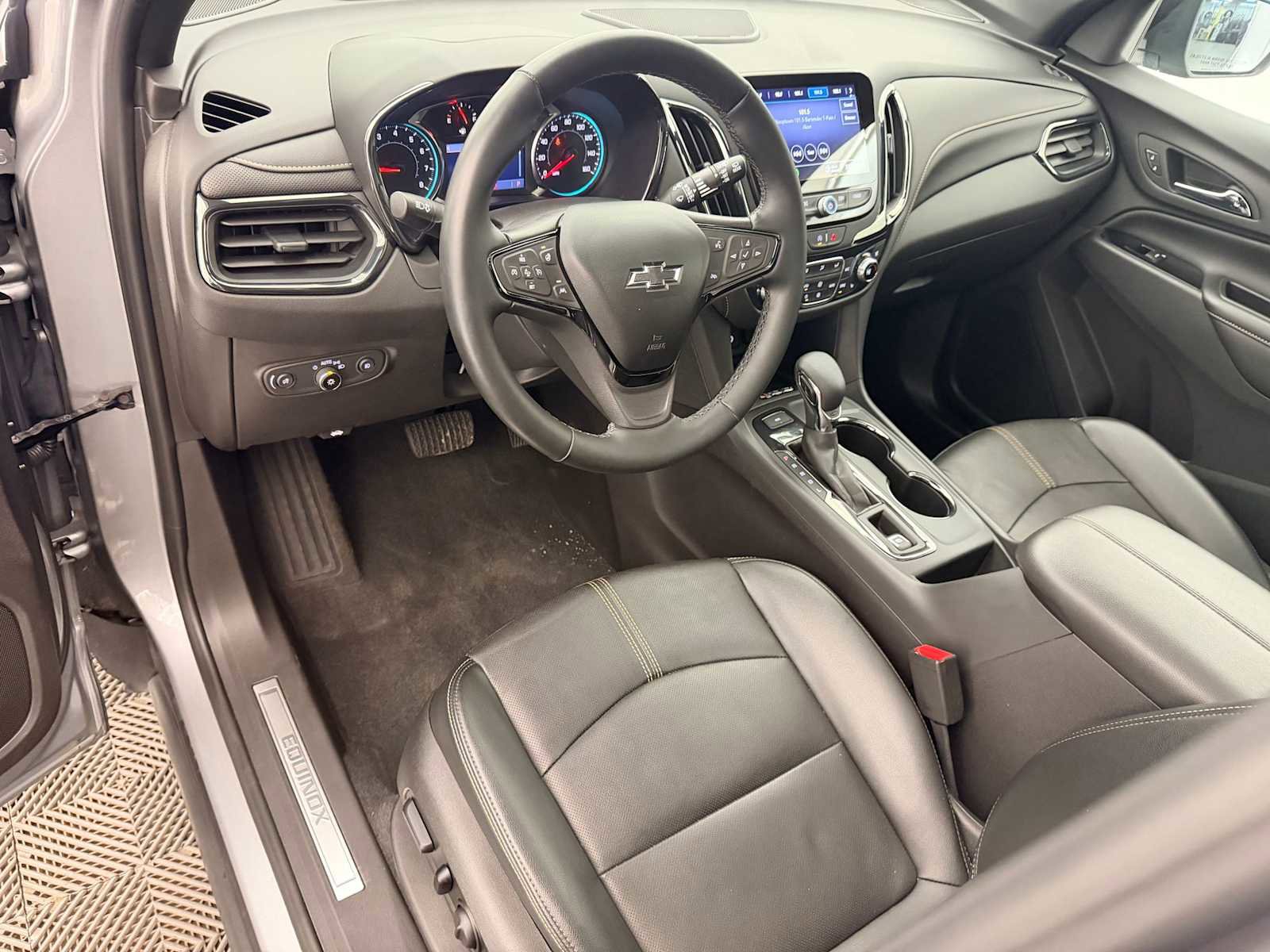 Used 2024 Chevrolet Equinox Premier image 2