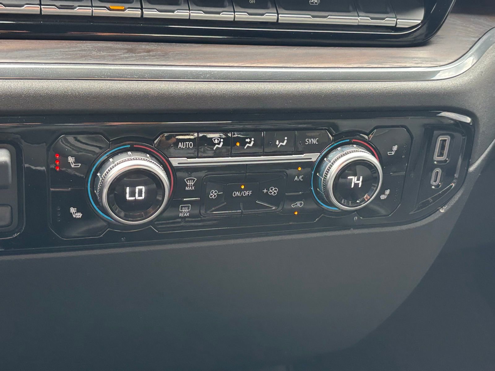 Used 2025 GMC Sierra 1500 SLT image 7