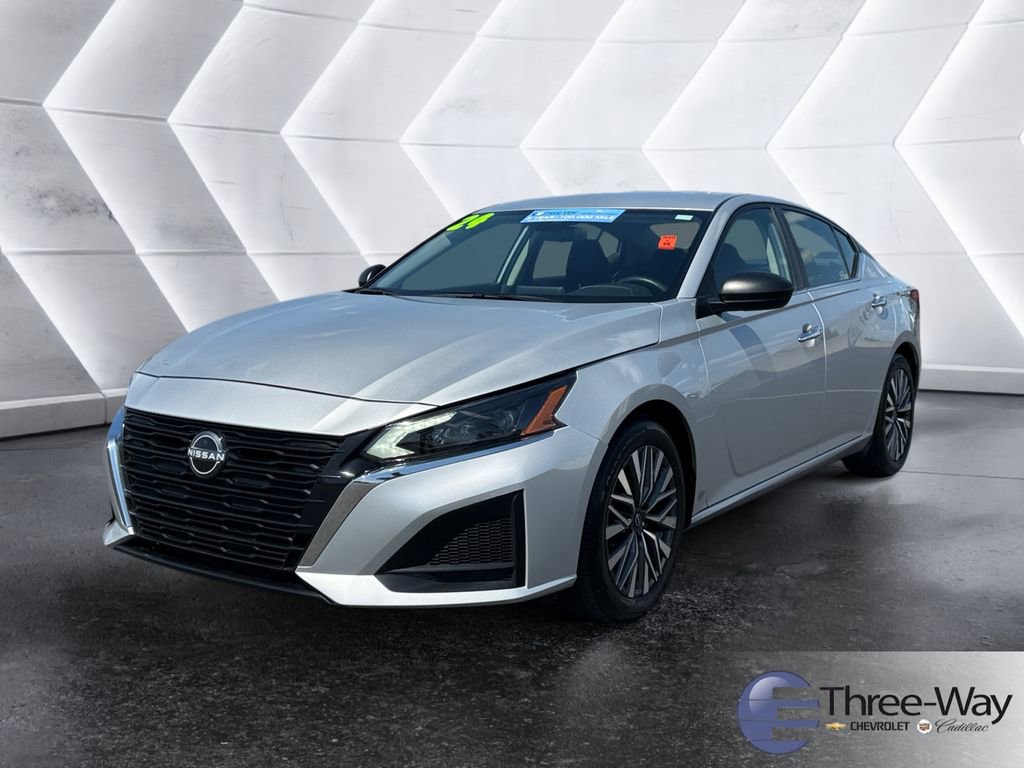 Used 2024 Nissan Altima 2.5 SV FWD image 1