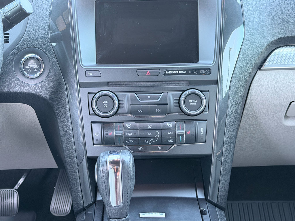 Used 2018 Ford Explorer XLT w/ Equipment Group 202A FWD image 20