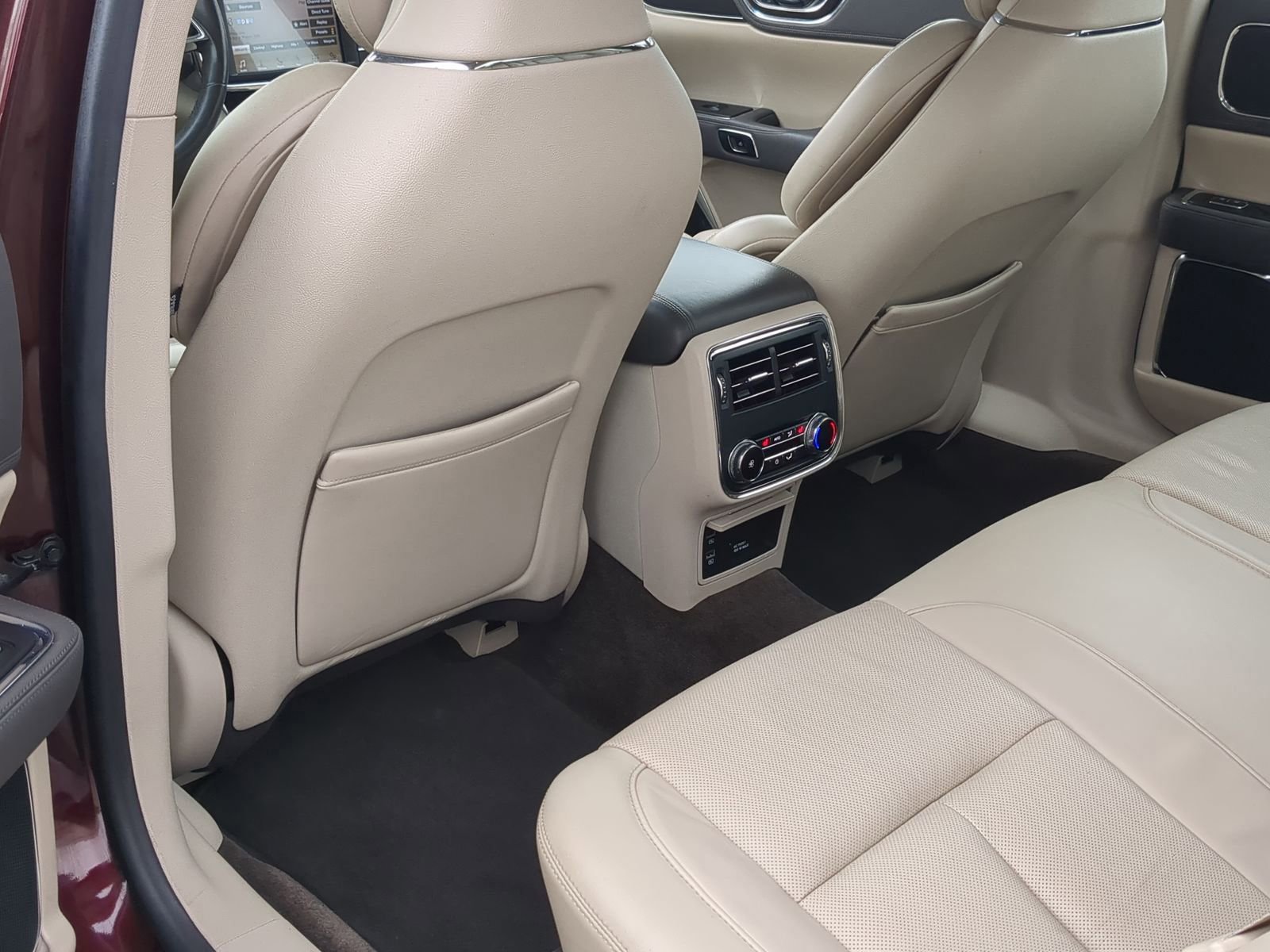 Used 2017 Lincoln Continental Reserve w/ Climate Package image 24