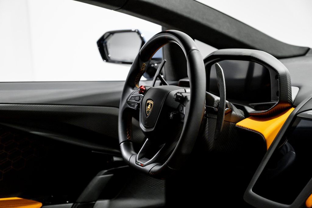 Used 2024 Lamborghini Revuelto AWD/4WD image 16