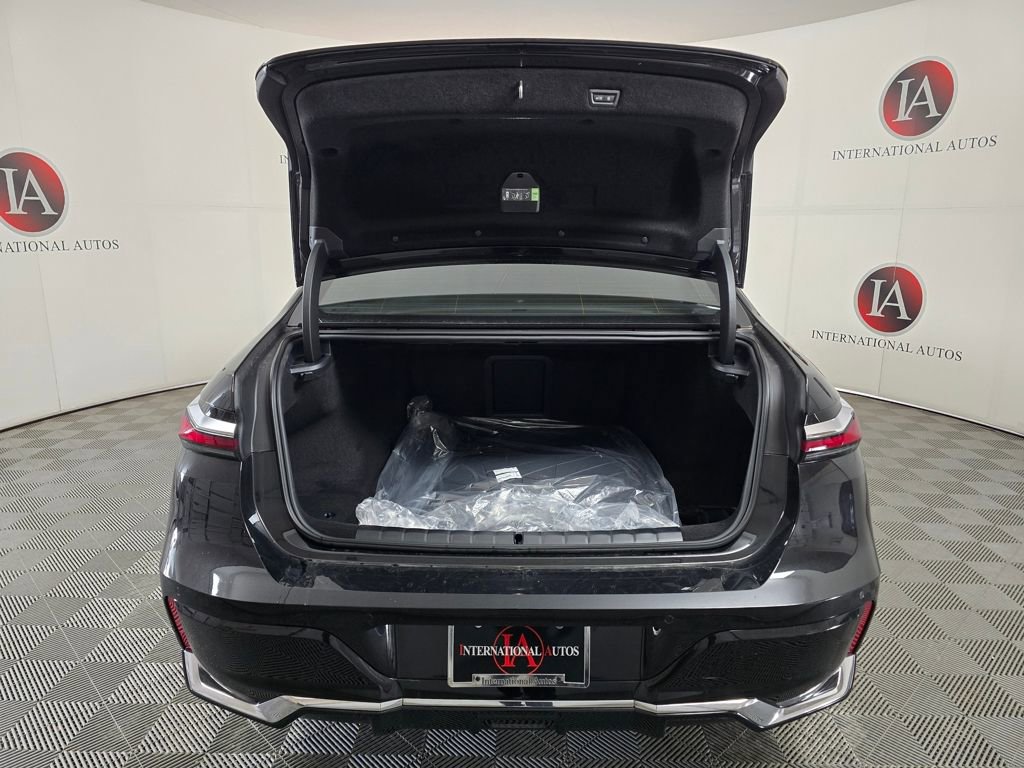 New 2026 BMW 740i xDrive w/ Premium Package image 9