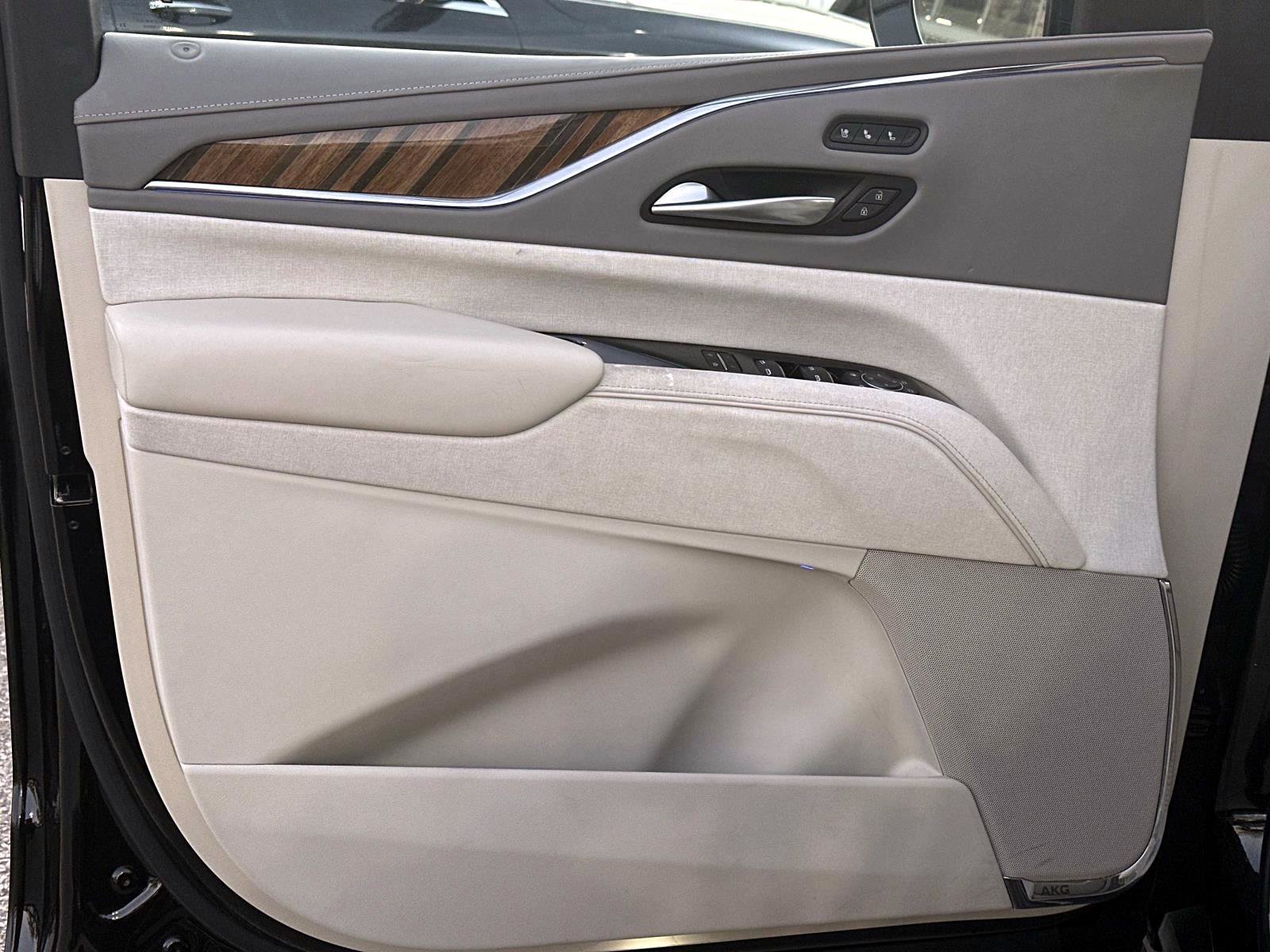 Used 2024 Cadillac Escalade Premium Luxury Platinum image 17