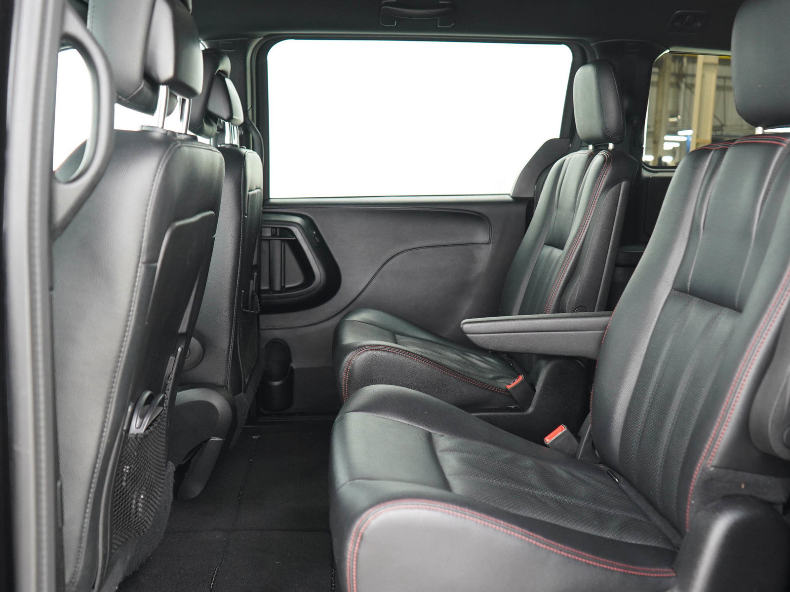 Used 2016 Dodge Grand Caravan R/T FWD image 18
